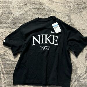 Nike Women's Black Short Sleeve Tee